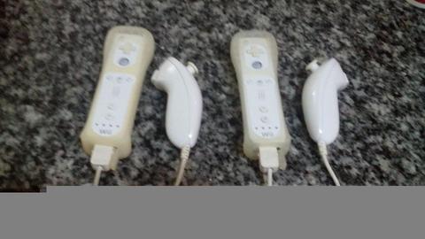 2 Controles de Wii Y 2 Nunchuk