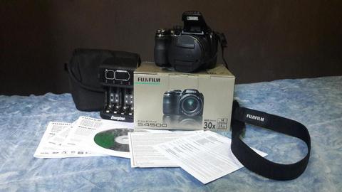 Vendo mi cámara semiprofesional Fujifilm s4500 memoria 16GB