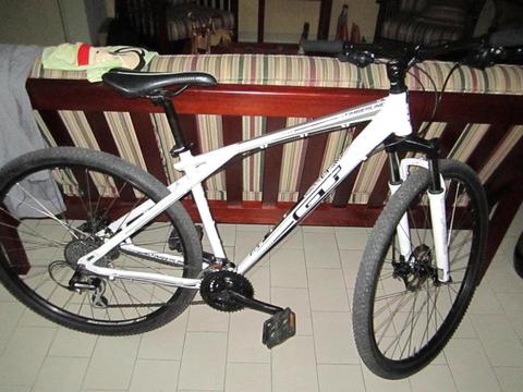 BICICLETA GT RIN 29 8V TALLA M USADA MUY BIEN CUIDADA