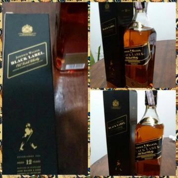 Botella de Whiskey Black Label Etiqueta Negra 12 años