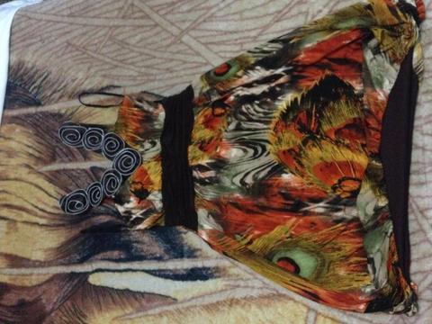 VESTIDO TALLA S ESTAMPADO CORTO PARA PAVAS COMO NUEVO
