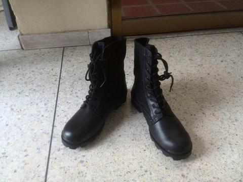 Botas Nuevas tipo Militar talla 43