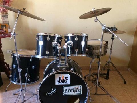 Bateria Acustica con Platillos Paiste