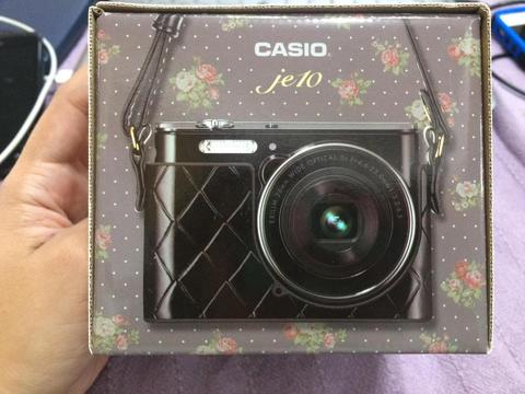 Camara Casio J10