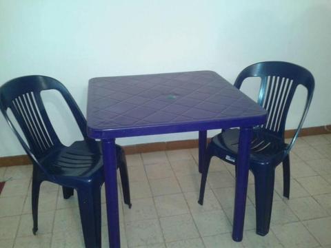 mesa 2 sillas plasticas