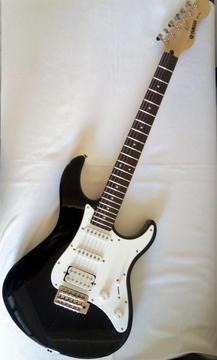 Gitarra Eléctrica Yamaha EG112 Con Amplificador Laney Lx12