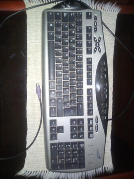 Se vende teclado y mouse