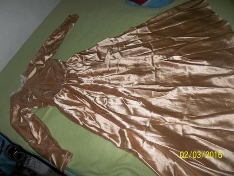 vendo hermoso vestido usado para nina disfraz de dama antanona