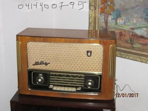 Vendo Radio Antiguo Y Tocadisco Y Con Su Radio Integrado Fun