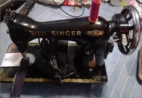 Maquina de coser singer negrita, recta