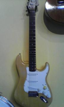 GUITARRA ELECTRICA SQUIER BY FENDER MODELO BULLET,NUEVA