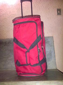 Maleta tipo bolso de viaje marca EMBARK con manubrio y rueditas Usado