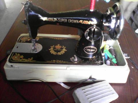 maquina de coser negrita