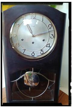 Reloj de Pendulo Antiguo Marca Kienzle