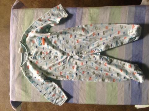A la venta Pijama Usada Marca Cartes Talla 9M Negociable