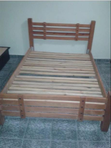 cama matrimonial de madera