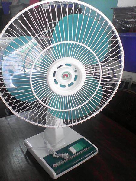 Se vende ventilador de mesa fm como nuevo