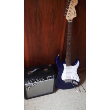Vendo Guitarra Eléctrica Fender Squire con Amplificador