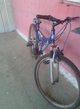 Vendo bicicleta Rin26 a buen precio, solo le hacen falta las tripas