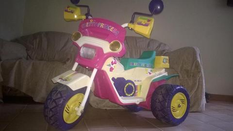 Moto Eléctrica 3 Ruedas De Niña Marca Pegperego