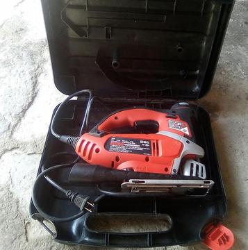 SIERRA, CALADORA JS700 BLACK DECKER