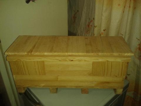 caja de madera de pino