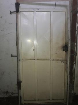 Puerta de Hierro con Cerradura