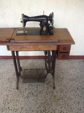 Máquina de coser Singer ''negrita''