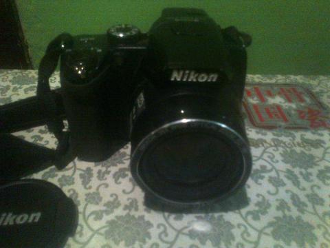 Camara Nikon digital 10.3 mpx con flash detalle en pantalla LCD