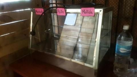 calentador exhibidor de empanadas