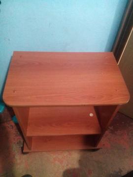 mesa para televisor de madera usado en buen estado