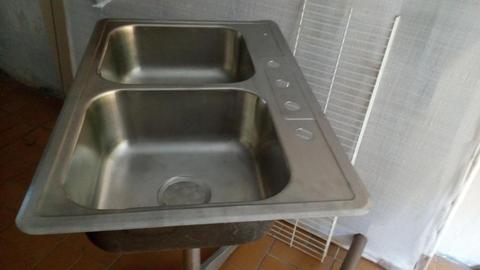FREGADERO usado, 56 cm x 83,5 cm. Ubicación  Edo