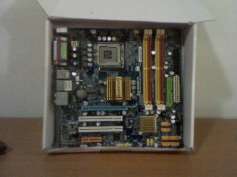 Garceta madre GIGABYTE DDR3