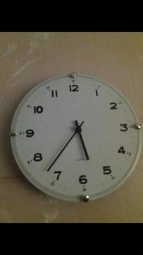 Reloj de Pared Marca Quartz Sencillo