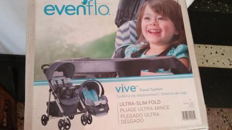 VENDO NUEVO Sellado coche y porta bebe Evenflo