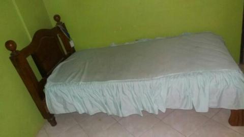 Cama de Madera Individual con Colchon