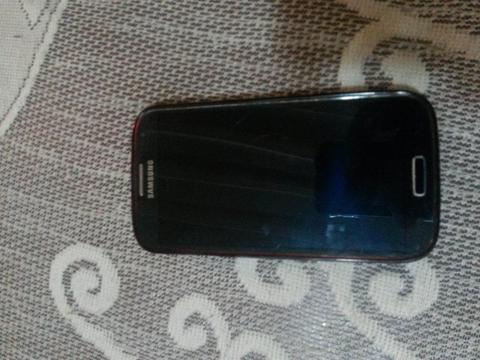 se vende o se cambia s4 para repuesto o reparar pantalla partida