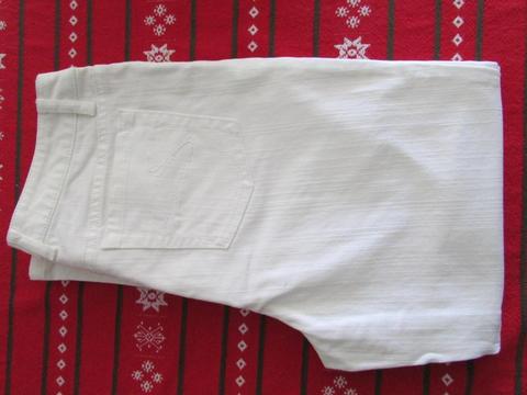 Pantalón jean Blanco modelo Capri marca LizCo |Talla 14