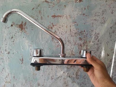 Llave de Fregadero Usada Marca Faguax