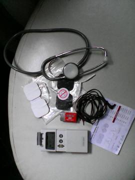 tensiometro digital y estetoscopio