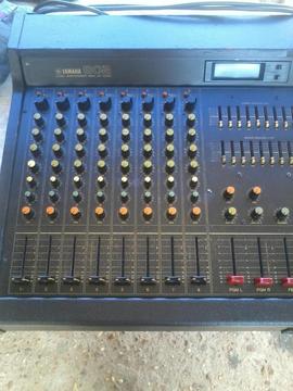 CONSOLA YAMAHA MODELO PROFESIONAL USADA