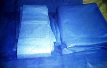 sabanas azules descartables para camas y camillas clinicas