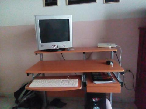 Computadora Completa con Mesa Incluida