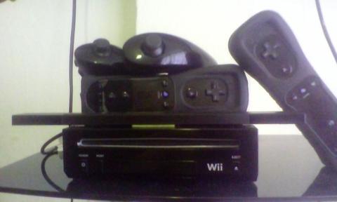 Wii Negro con Dos Controles