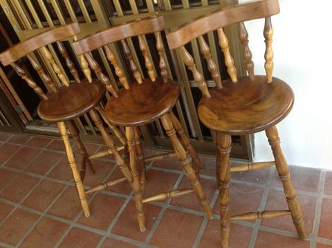 lindas sillas en madera para meson