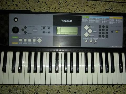 Vendo Piano Electrico Yamaha Psr-e233