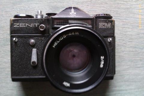 De mi colección personal: Cámara fotográfica marca Zenit modelo EM