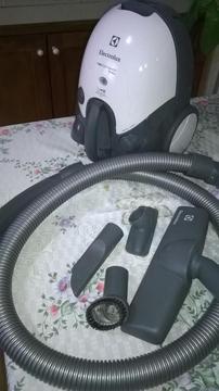 ASPIRADORA ELECTROLUX USADA EN EXCELENTES CONDICIONES, VERLA ES COMPRARLA
