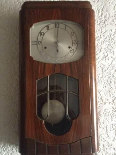 Antiguo Reloj de Péndulo fabricado con la excelencia de la ingeniería Alemana, marca KIENZLE