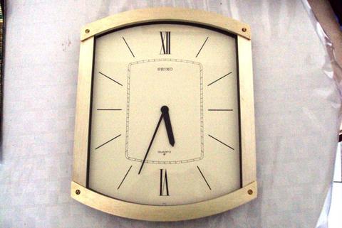 reloj de pared marca seiko
